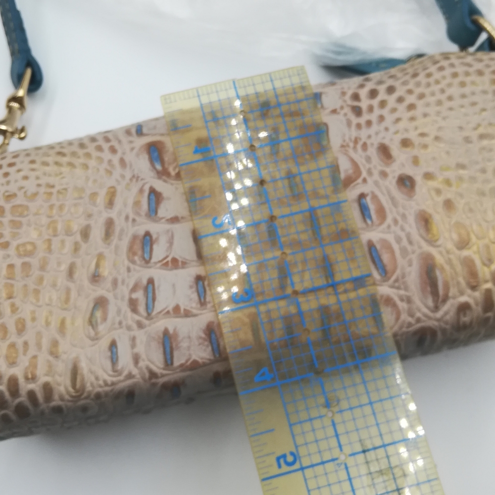 Elegant Crocodile Pattern Shoulder Bag - Blue and Tan - Picture 4 of 6